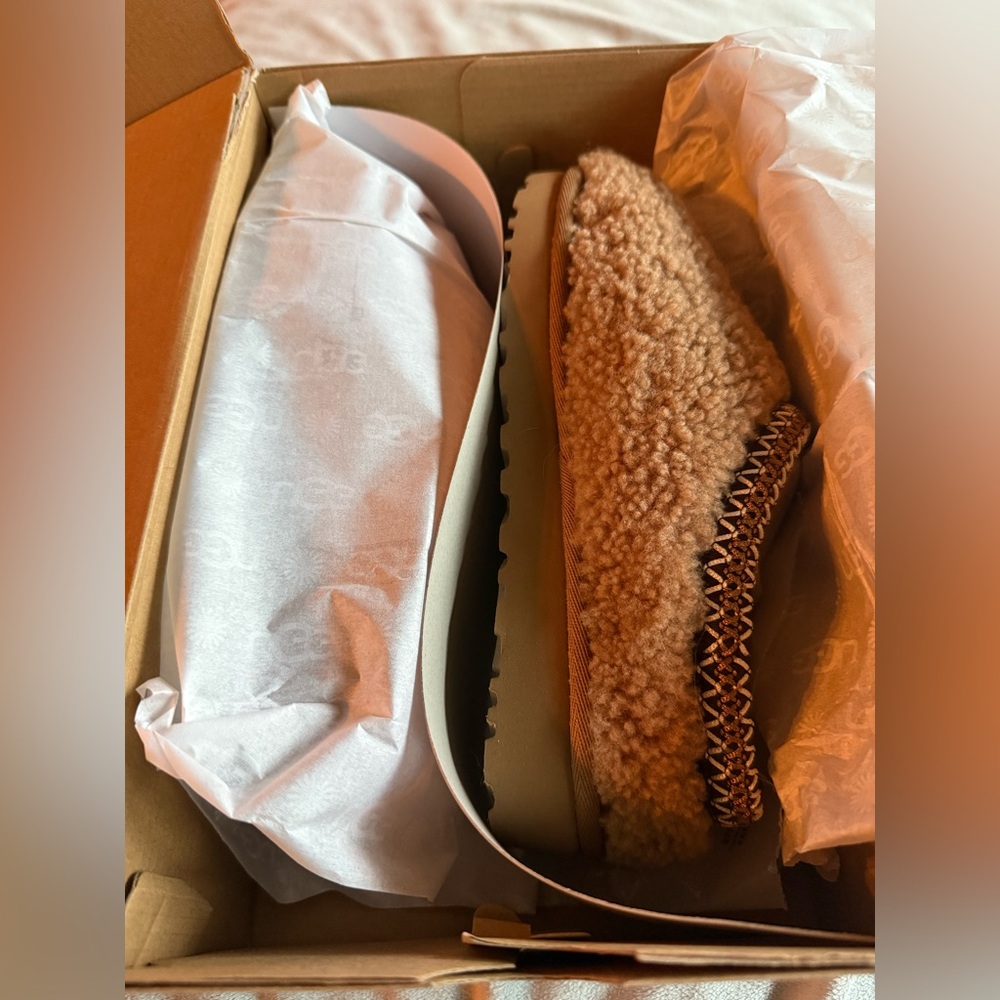 UGG Tasman Maxi Curly Shearling Slipper New in Box - Picture 7 of 10